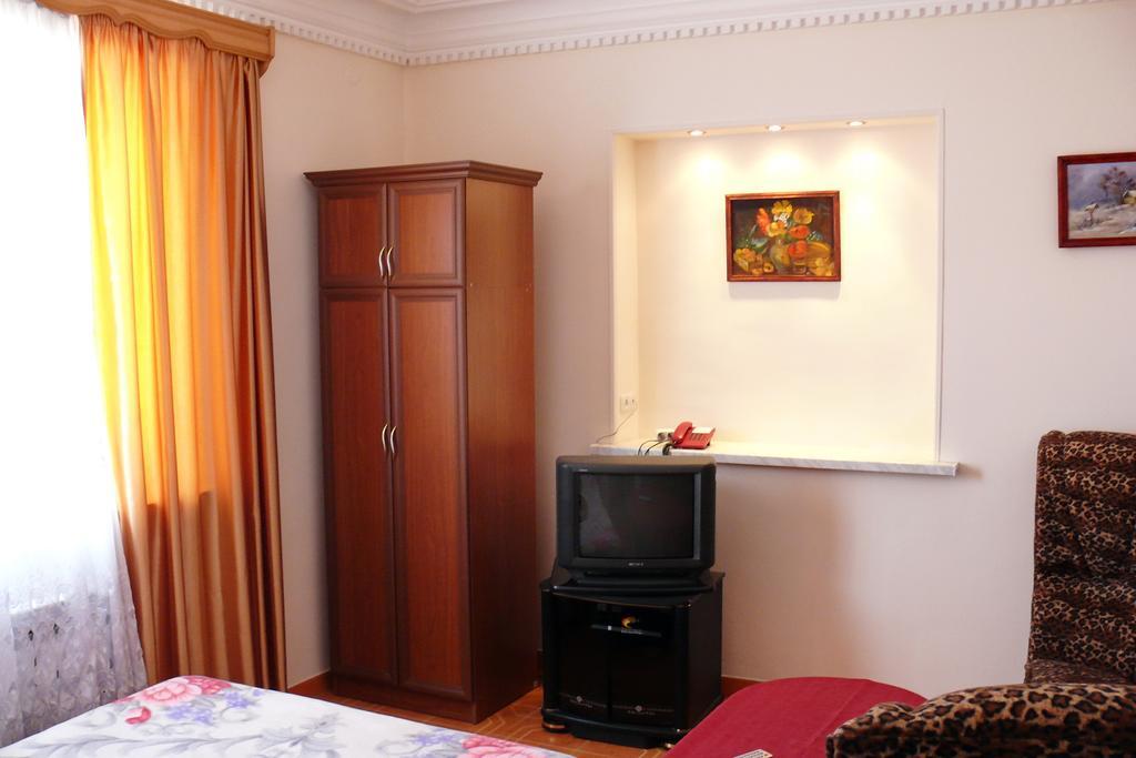 Erazank Hotel Gyumri Room photo