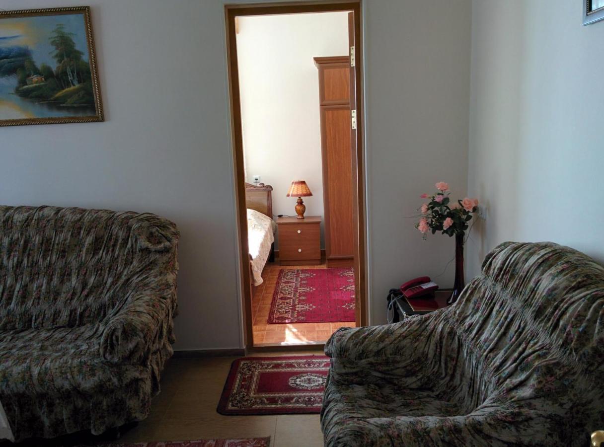 Erazank Hotel Gyumri Room photo